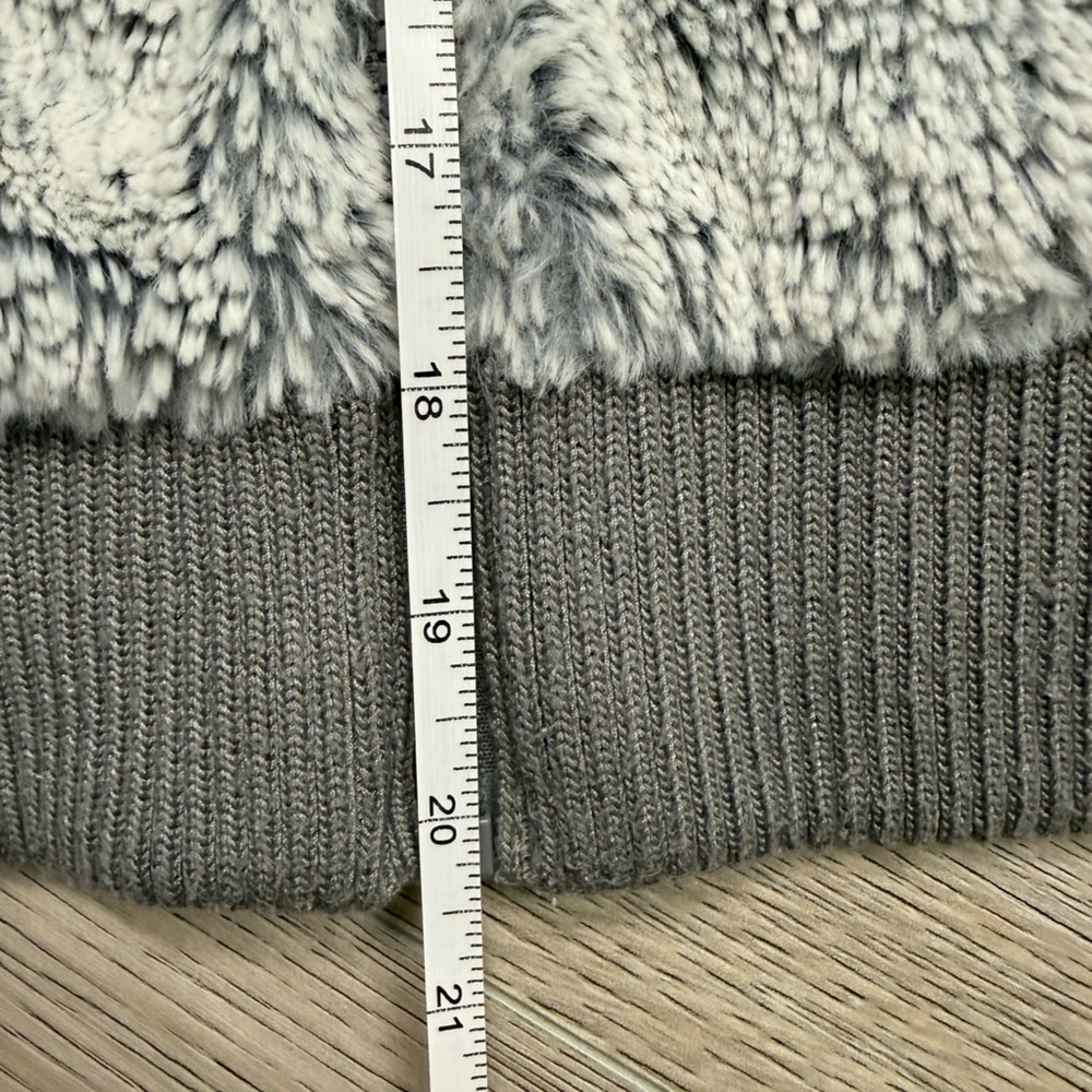 Patagonia Hooded Fleece Vest - Picture 9 of 9